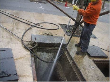 苏尼特左池底污泥如何清理