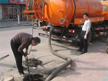 苏尼特左清掏化粪池，健康生活从这里开始